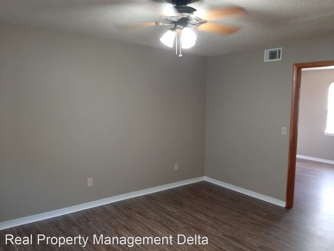 Building Photo - 2 br, 1 bath House - 634 Van Buren St.