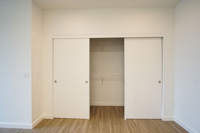 Building Photo - Modern 3rd Floor Studio with Condo-Grade Finishes!