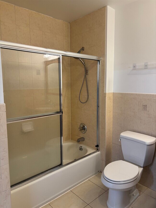 Building Photo - 528 52nd St