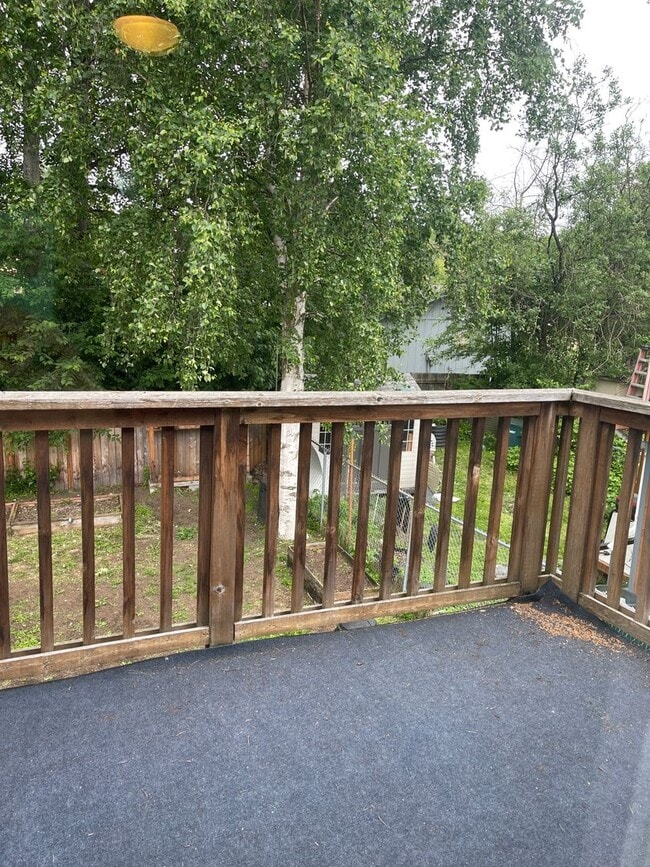 Building Photo - Jewel Lake 3 Bed/2 Bath with Fenced Yard