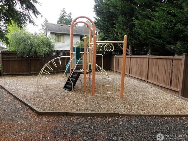 Building Photo - 3Bd/2.5Ba Bothell Townhouse