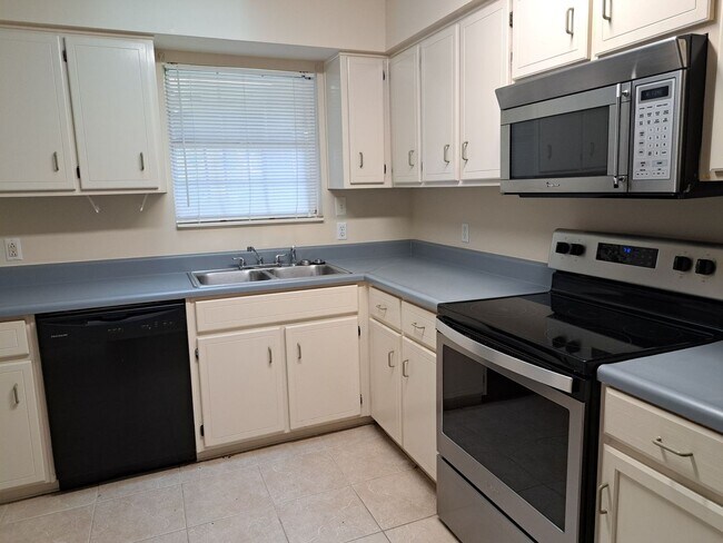 Building Photo - 7727 Betty Louise Dr