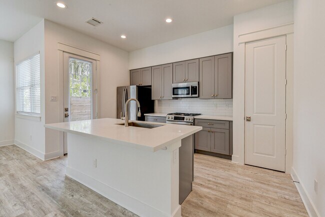 Building Photo - 2539 Judiway St