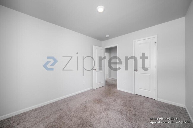 Building Photo - 165 Heard Ln