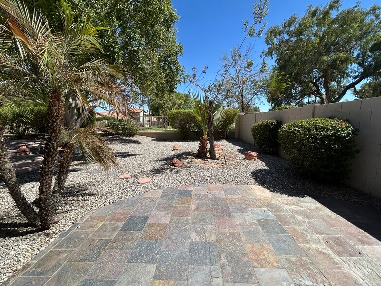 Building Photo - 7709 W Wahalla Ln