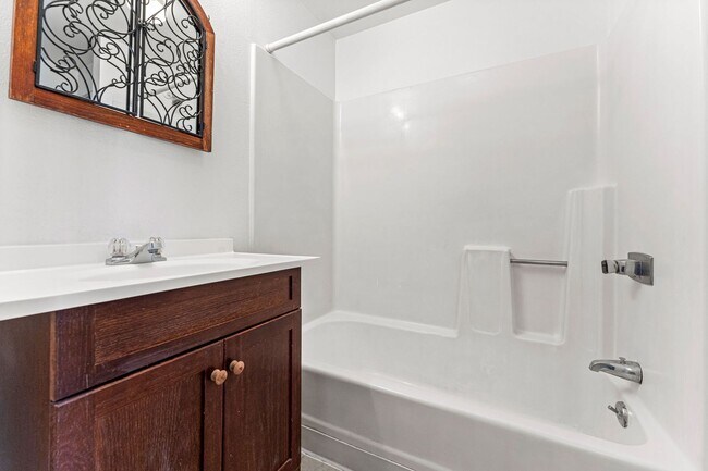 Building Photo - Great location near City Park!