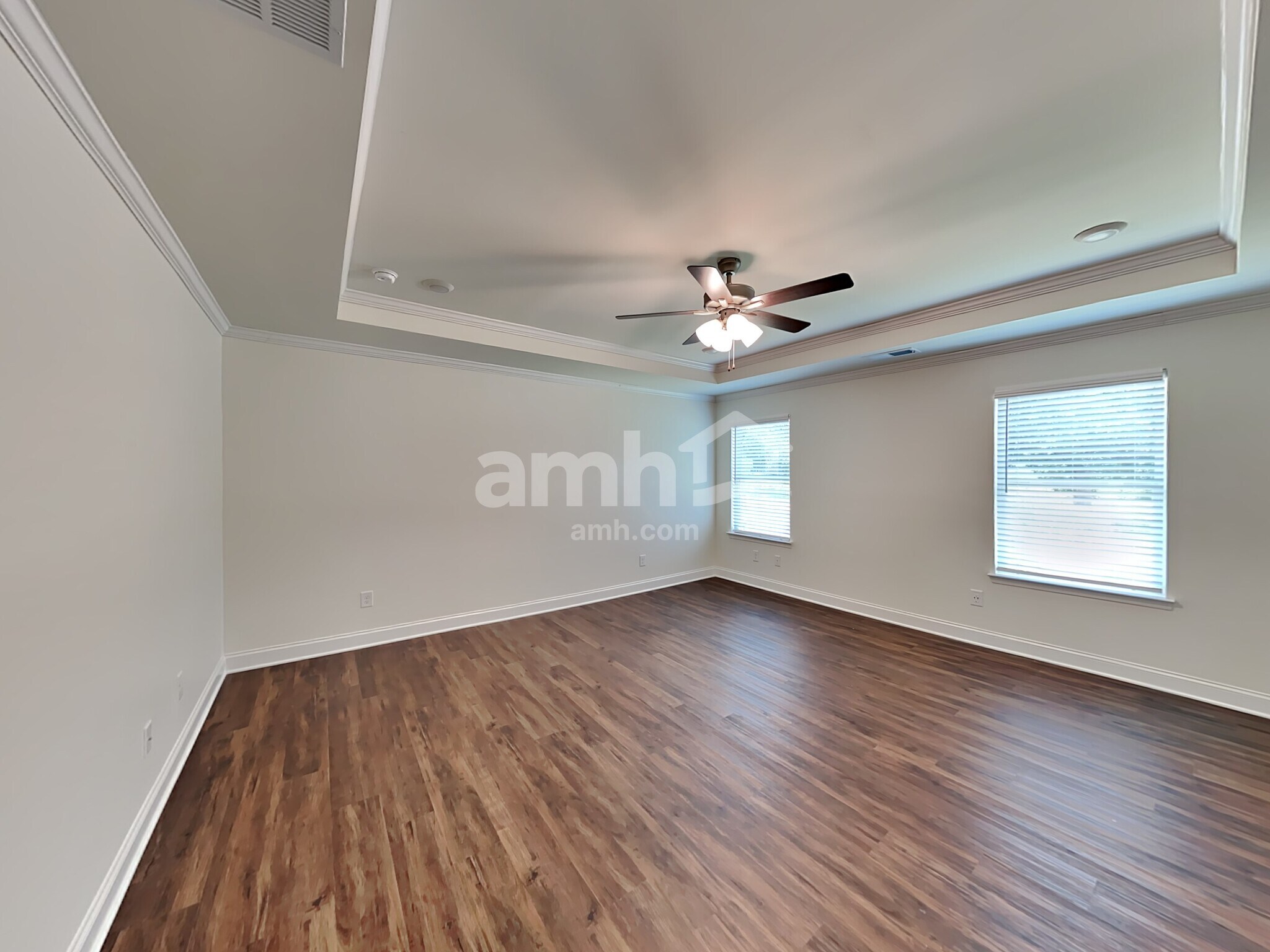 Building Photo - 889 Carnaby Ln