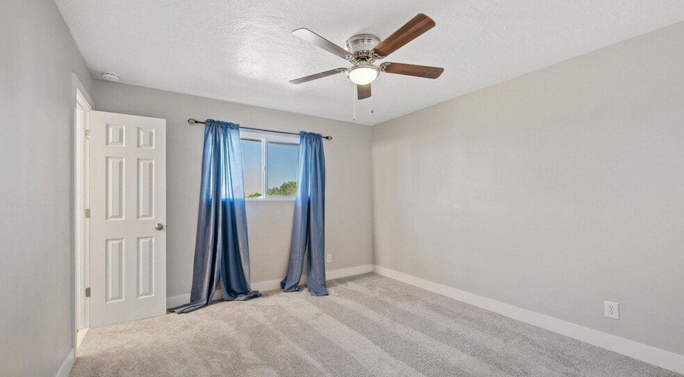 Building Photo - 881 S 180 W