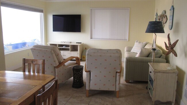 Building Photo - FOR SALE/ OCEAN FRONT/ $825K