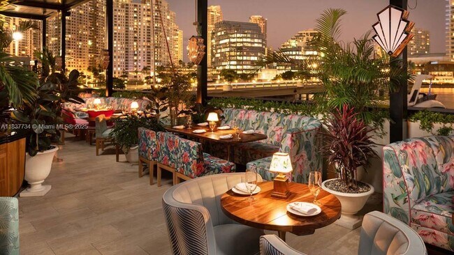 Building Photo - 825 Brickell Bay Dr