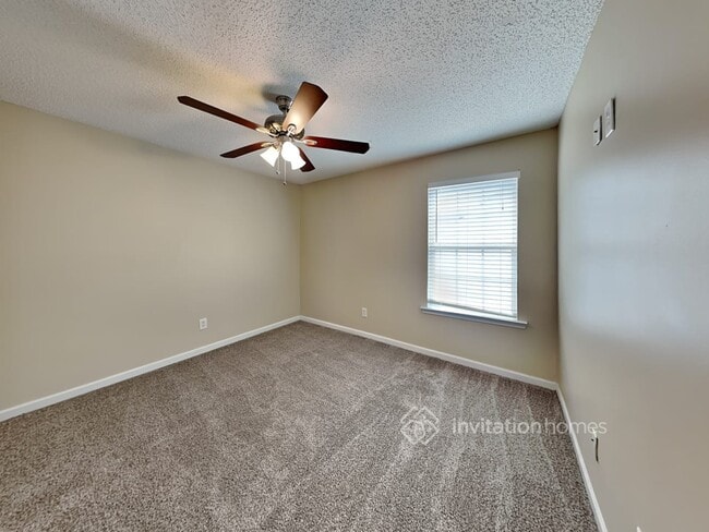 Building Photo - 526 Hansen Dr