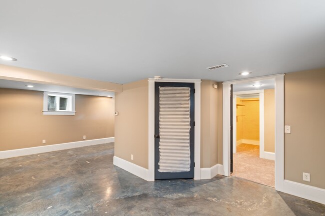 Building Photo - 4036 SE 63rd Ave