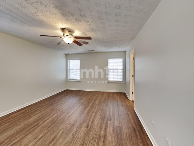 Building Photo - 328 Meadows Ln