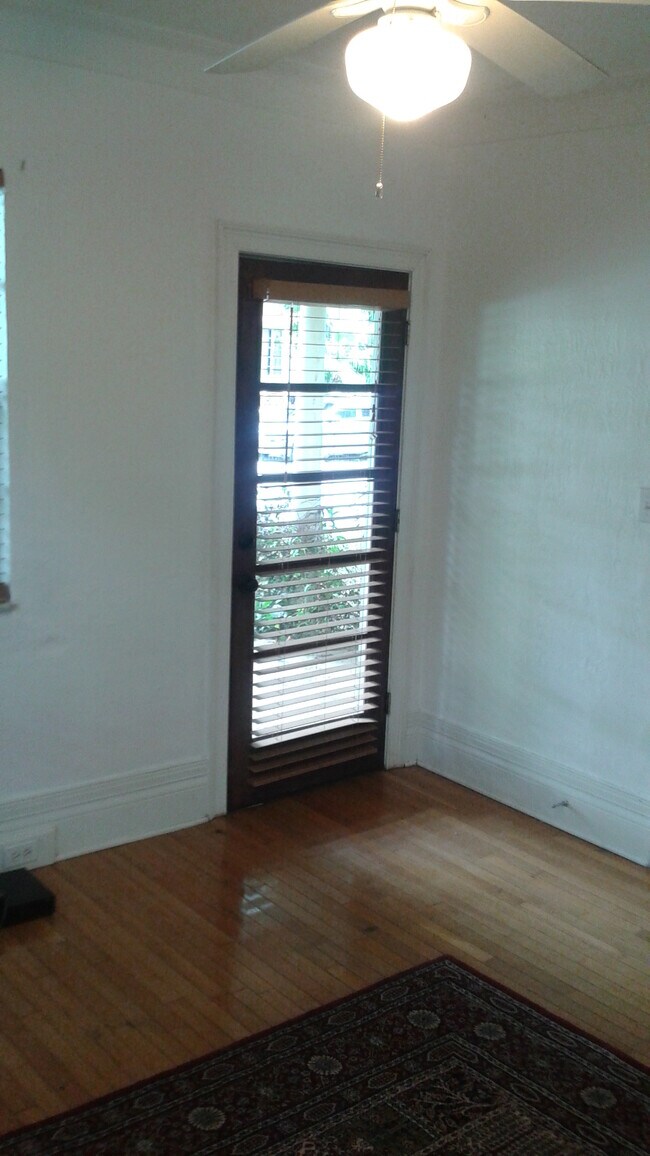 Building Photo - 2312 E 9th Ave