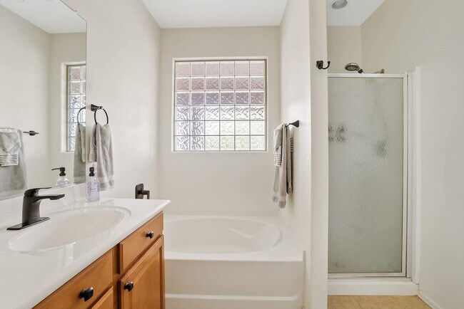 Building Photo - 488 E Diamond Trail