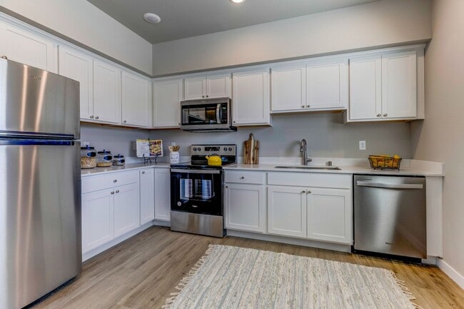 Building Photo - Grand Ridge