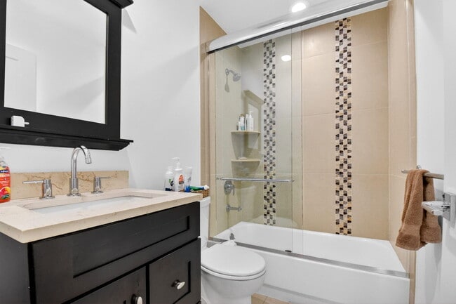 Building Photo - 5063 Ventura Dr