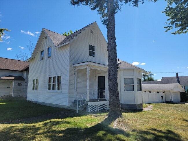 Building Photo - 703 Hopkins St