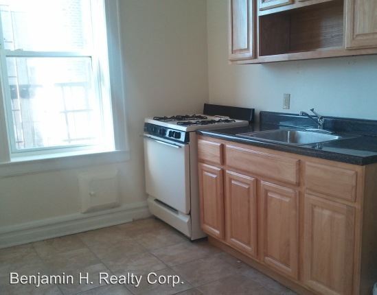 Building Photo - 466 Highland Ave