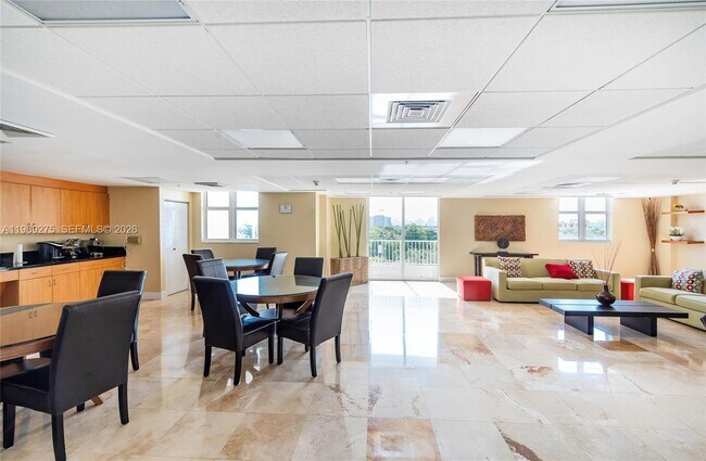 Building Photo - 117 NW 42nd Ave