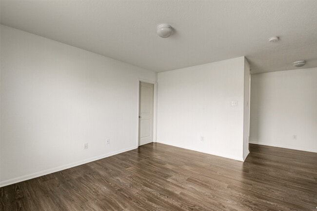 Building Photo - 834 Sweet Flower Dr