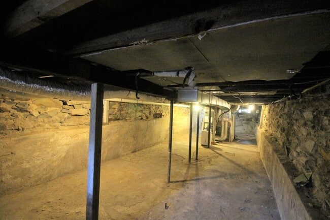 Building Photo - North AVL - Updated Spacious 2/2 Home