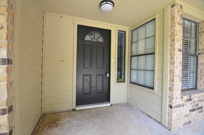 Building Photo - 22018 Grand Forks Dr