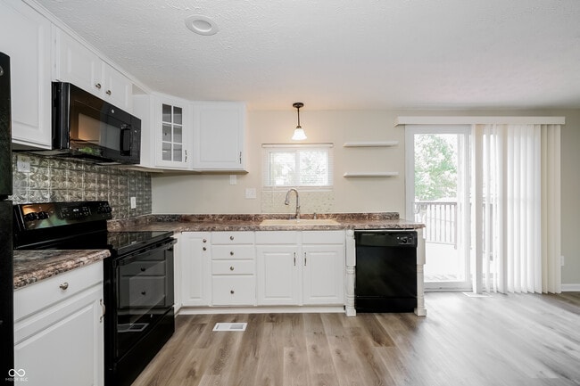 Building Photo - 7516 Inverness Dr