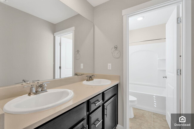 Building Photo - 5587 Saddle Rock Ln