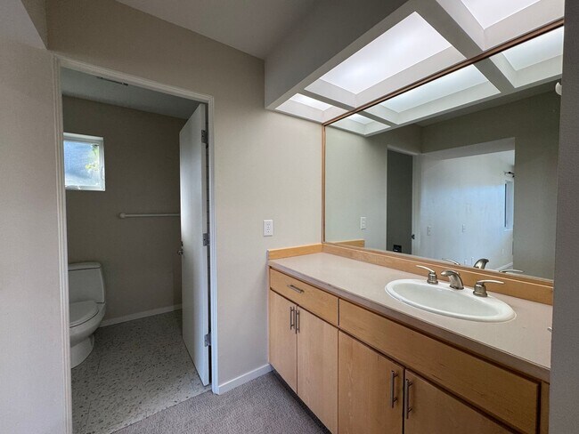 Building Photo - Breathtaking views of Chuckanut Bay!!