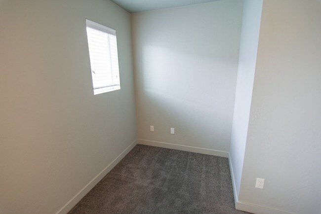 Building Photo - Amazing Townhome in Edgewater Community