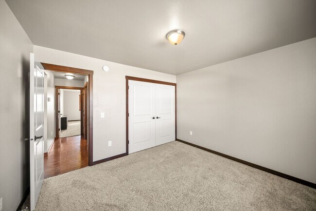 Building Photo - 229 Sun Valley Dr
