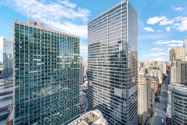 Building Photo - 300 N State St