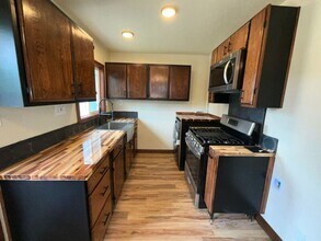 Building Photo - 567 Encinitas Ave