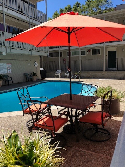 Building Photo - Carlmont Hills Apartments