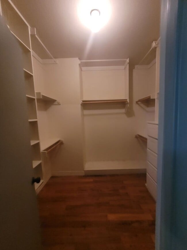 Building Photo - Great 3 bedroom in Meadowbrook area! Ask a...