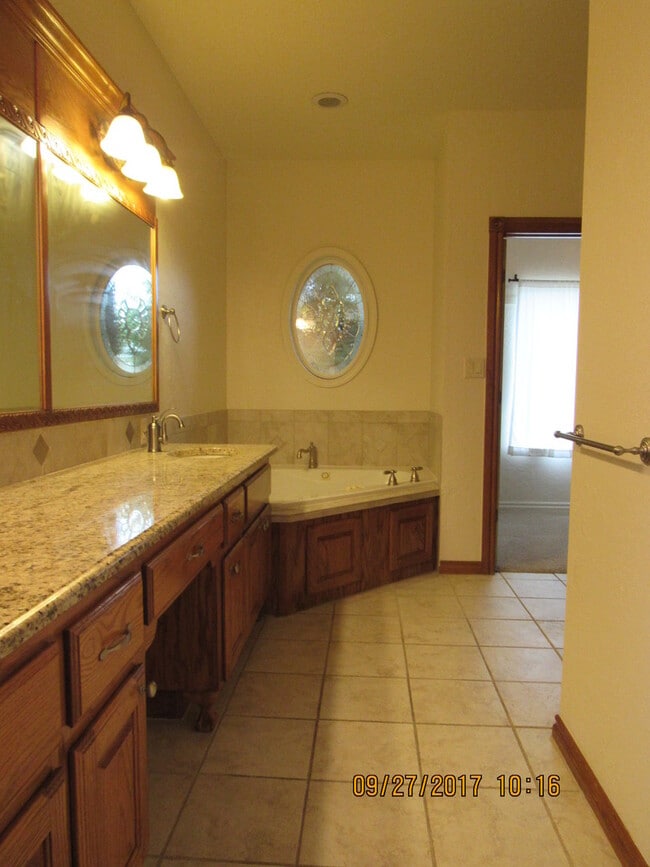 Building Photo - TWO STORY HOME LOCATED IN THE SILVER CREEK...
