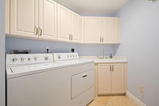 Building Photo - 1430 S Ocean Blvd