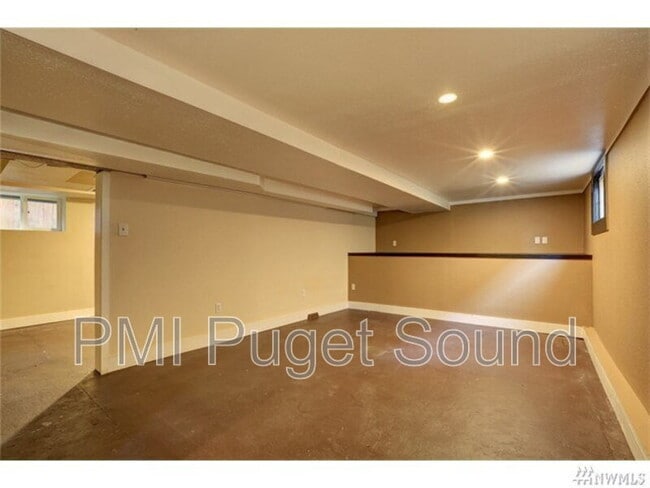 Building Photo - 1108 S Ridgewood Ave