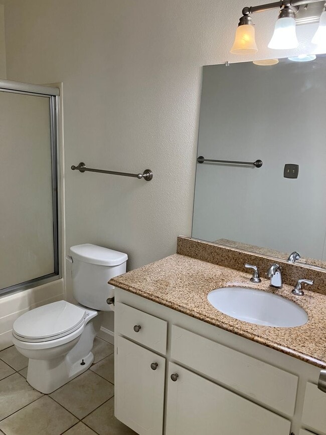 Building Photo - 825 Muscat Way