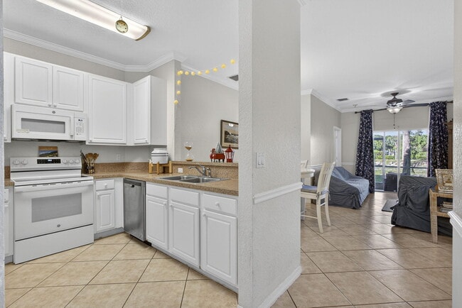 Building Photo - 3055 Grandiflora Dr