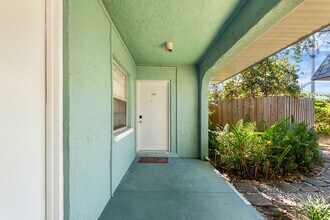 Building Photo - ST PETE APARTMENT FOR RENT!!