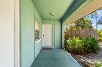 Building Photo - ST PETE APARTMENT FOR RENT!!