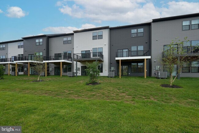 Building Photo - 11323 Hypatia Lp