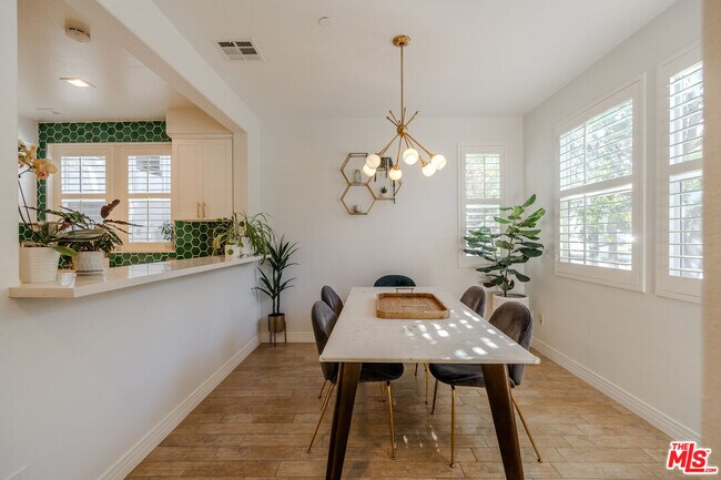 Building Photo - 7100 Playa Vista Dr
