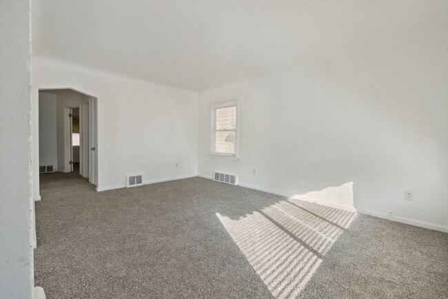 Building Photo - $1095 3 bedroom bungalow