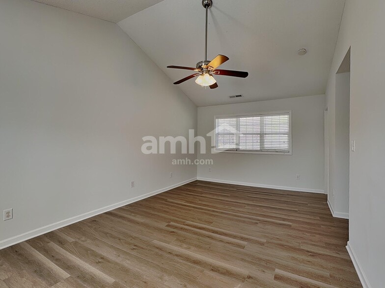 Building Photo - 2803 Stadium Dr