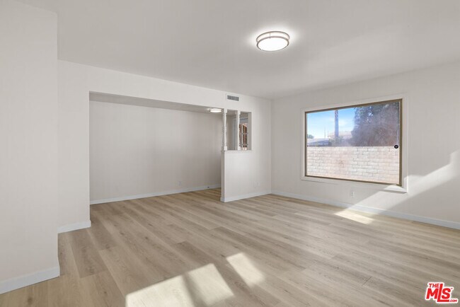 Building Photo - 20464 Elkwood St