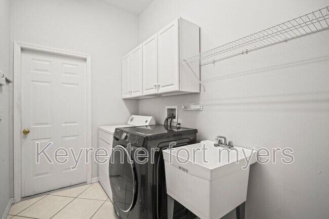 Building Photo - 1072 Port Orange Way