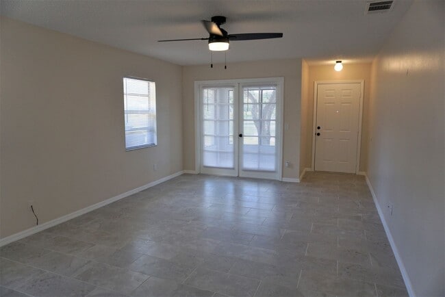 Building Photo - Clermont 2/2 Duplex with Lakeview